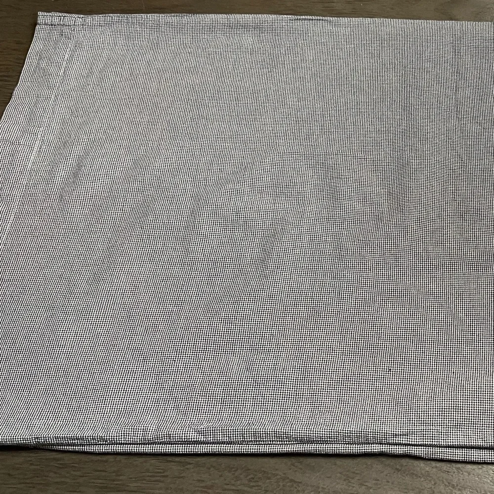 2 West Elm Linen King Shams in Houndstooth